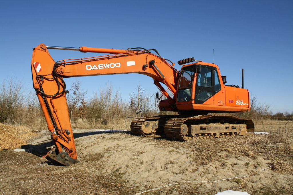 DAEWOO 220 LC-V Excavadora